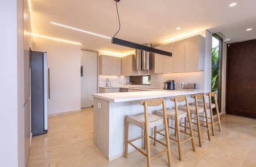 Porto Nao Villa | 4BR retreat - pool, gym and beach