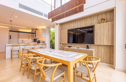 Porto Nao Villa | 4BR retreat - pool, gym and beach