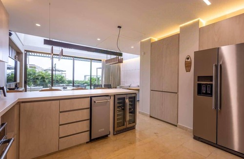 Porto Nao Villa | 4BR retreat - pool, gym and beach