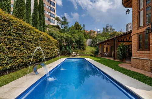 El Poblado House | 4BR Villa Heated Pool Private Nightclub-El Poblado