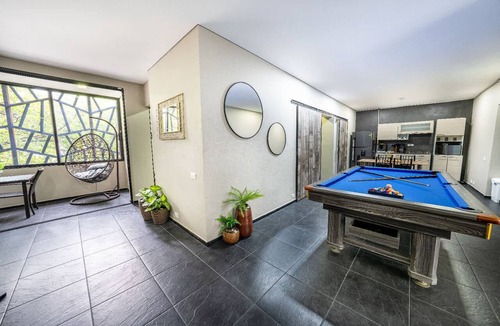 El Poblado Apartment | 6 Bedoom Apartment with Balcony, Pool tableJacuzzi