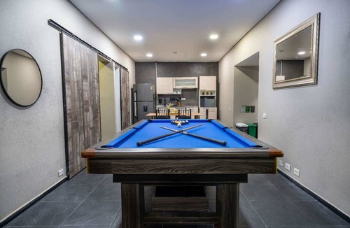 El Poblado Apartment | 6 Bedoom Apartment with Balcony, Pool tableJacuzzi