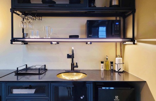 El Poblado Apartment | 6BR Designer Retreat with Jacuzzi near Provenza