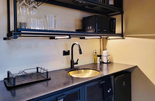 El Poblado Apartment | 6BR Designer Retreat with Jacuzzi near Provenza