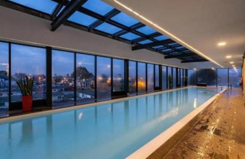 Barrios Unidos Apartment | 72Hub moderno apto vistas ciudad, piscina gimnasio