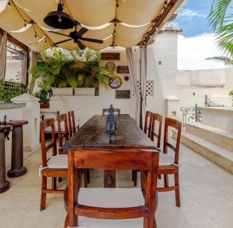 Centro House | 7BR LUXURY HOUSE inside of the walled city!