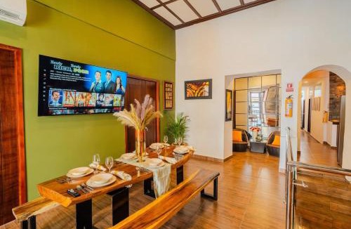 Centro House | 7BR Walled City Diamond Villa - Rooftop Heated Jacuzzi