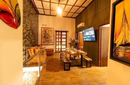 Centro House | 7BR Walled City Diamond Villa - Rooftop Heated Jacuzzi