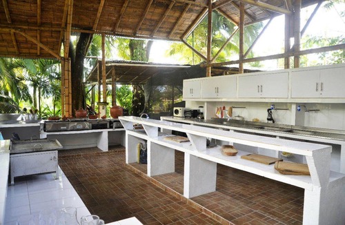 Santagueda House | A fully furnished house with lush vegetation and a hot tub for 12 people with warm water