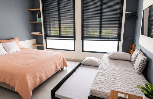 Monteria Condo | Acogedor ApartaSuit amoblado/de 1 dormitorio en Montería con aire acondicionado.