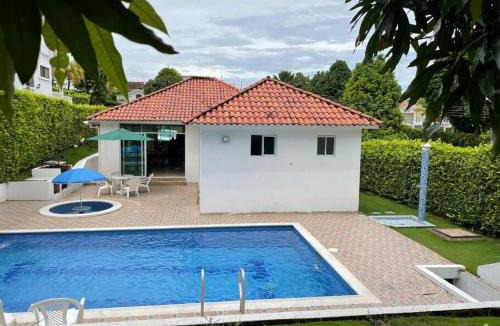 Melgar House | Acogedora casa de descanso con piscina privada