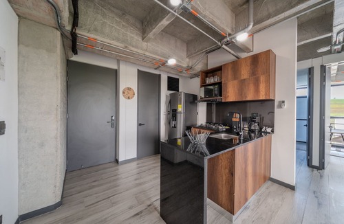 Pereira House | |Ahead| Stylish 2BR near airport with AC