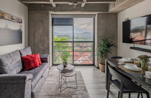 Pereira House | |Ahead| Stylish 2BR near airport with AC