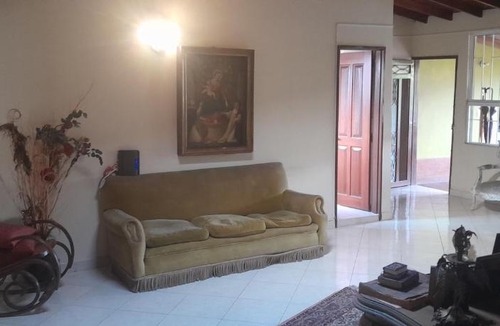 Laureles House | Alcobas con desayuno incluido baño compartido