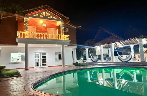 San Jeronimo Villa | Alegre villa de verano con piscina