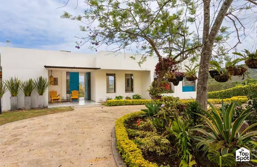 Fusagasuga Condo | Amazing 5-bedroom condo in welcoming Arbelaez for your getaway