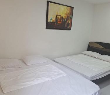 Urbanizacion Eliana House | Amplia habitación independiente a 2 cuadras de la playa y el aeropuerto