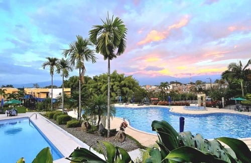 La Tebaida Apartment | Apartamentos Privados de 3H y 2H a 5m del Aeropuerto, 20 minutos del Parque del Cafe y Centro de Armenia con 4 Piscinas, 3 Jacuzzi, Sauna By Molca
