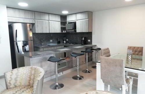 Menga Apartment | Apto Amplio & Vista a la Montaña