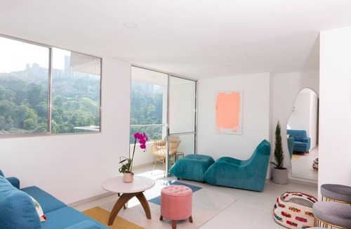 San Diego Apartment | Art Deco Apartment w/ Mountain View