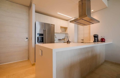 Porto Nao Apartment | Beachfront escape w/private BBQ & pool