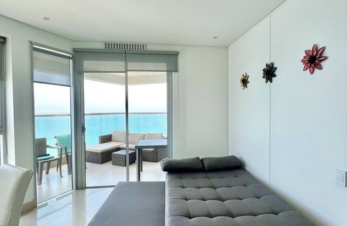 Bocagrande Apartment | Beachfront Apartment in Cartagena: 3 Bedroom Comfort and Style