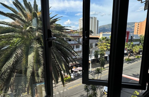 Laureles - Estadio Apartment | Beautiful 3-bed 2-bath aptartment on la 70 with Air conditioning
