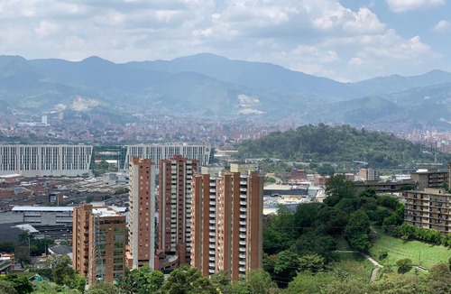 Castropol House | Beautiful apartment in El poblado great view + pool + gym