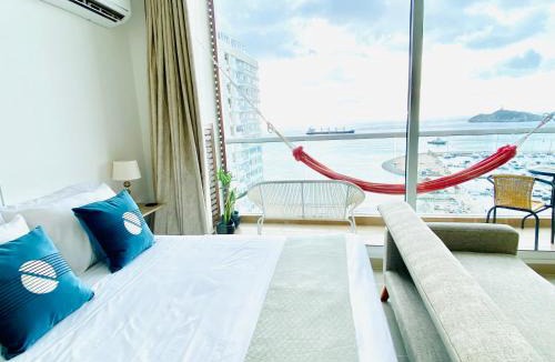 Historic Center Apartment | Blue Loft 14th floor with balcony overlooking the ocean and marina, Jacuzzi, Sauna, Turkish bath, swimming pool, gym, spa y bar