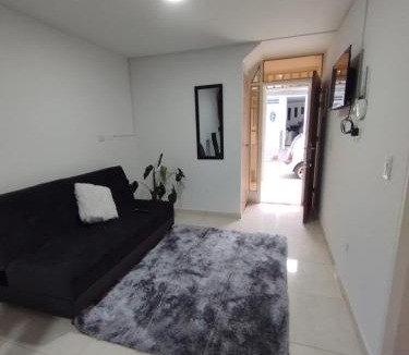 San Gil Apartment | BONITO APARTAMENTO CON GARAJE Piscina fuera del alojamiento a 500 mts