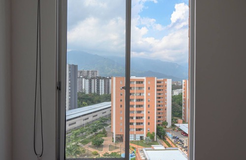 Ibague Apartment | Breezy Ibagué Apt . 3 Beds, 2 Baths & Parking