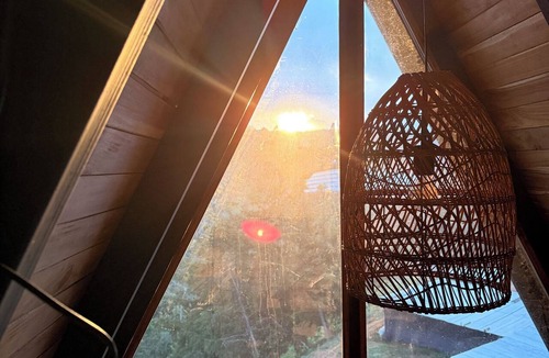 Guarne Cabin | Cabin with a private hot tub and a view of the mountains