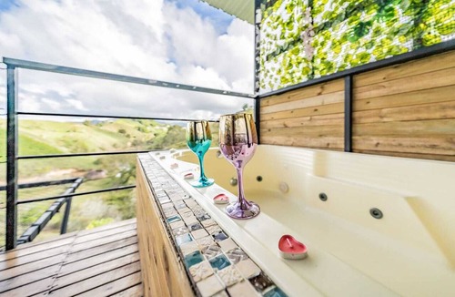 El Penol Cabin | Cabin with a view and access to the Peñol Guatápe Dam, breakfast, and unlimited use of the hot tub