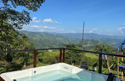 Fredonia Apartment | Caja De Oro - Finca Colonial de 6 Habitaciones y Jacuzzi en Fredonia
