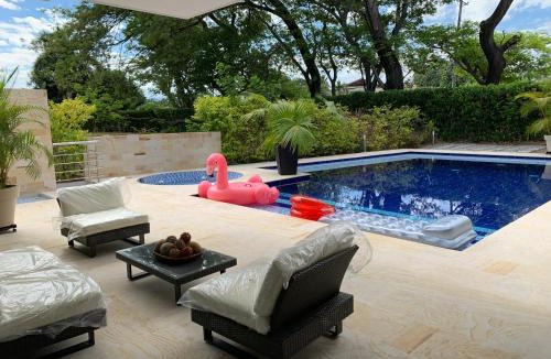 Girardot House | Casa Campestre en Condominio Lagos Del Peñon