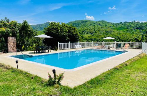 Chinauta Villa | Casa campestre La Victoria-Villa privada