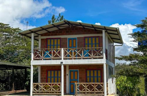 Dagua Ski Chalet | Casa Colibrí - Vista Mágica y Piscina de Manantial