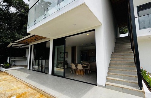 Villeta Villa | Casa con Jacuzzi, Piscina y Vista a la Naturaleza