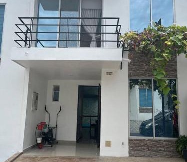 Girardot House | Casa con piscina interna para tus vacaciones
