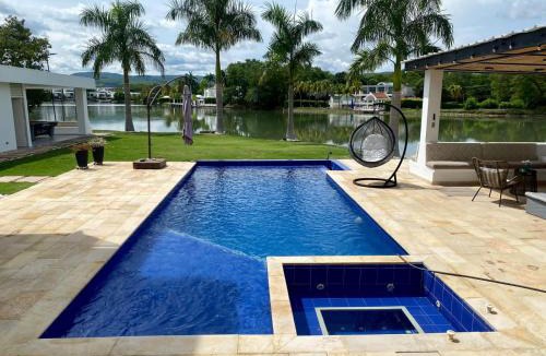 Girardot House | Casa con piscina y BBQ en Lagos del Peñón Girardot