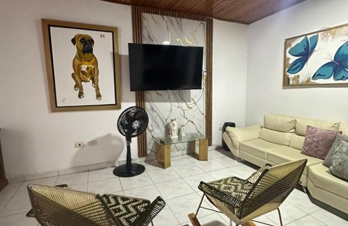 Monteria Apartment | Casa con tres dormitorios y garaje