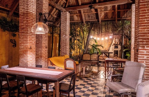 El Cabrero House | CASA DE COLUMNAS
