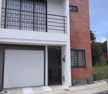Retiro House | Casa de lujo En la Ceja, con parqueadero y BBQ