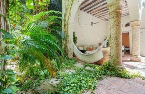 Centro House | Casa Del Dragón - Modern Colonial Vacation Home, Cartagena