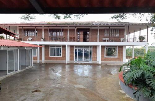 Alcala House | Casa - Eje Cafetero con cancha sintética de micro