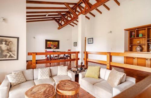 Pereira House | Casa en Cerritos con Piscina y 4 habitaciones
