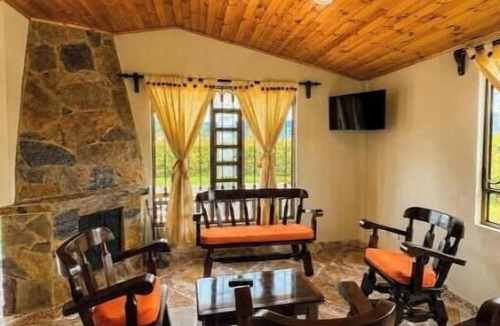 Paipa House | Casa Hotel Descanso Real: 3-Bedroom House
