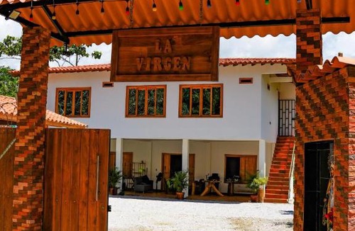 Puerto Triunfo Apartment | Casa hotel la virgen doradal