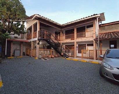 Guadalajara de Buga Apartment | Casa Vieja Alba Inés con Estacionamiento Buga