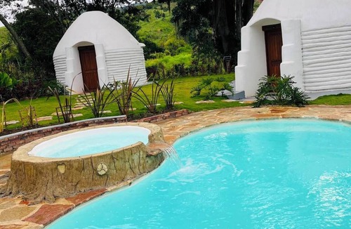 Moniquira Cabin | Charming country retreat with a heated pool